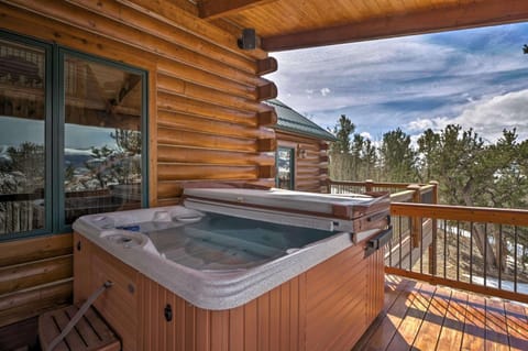 The Greisen Highlands Lodge Home with Amazing Views & Hot Tub House in Summit County