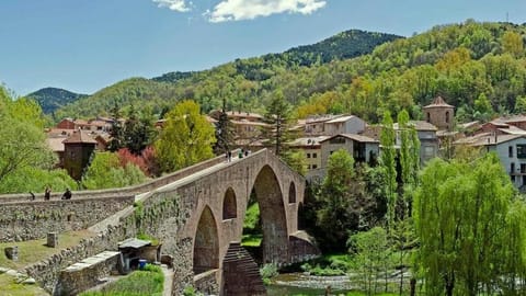 Nearby landmark, Natural landscape, Landmark view, Mountain view