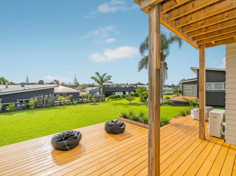 A Slice of Summer - Whangapoua Holiday Home House in Auckland Region