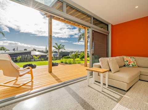 A Slice of Summer - Whangapoua Holiday Home Maison in Auckland Region