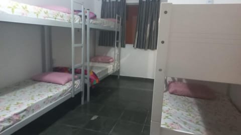 Bedroom, bunk bed