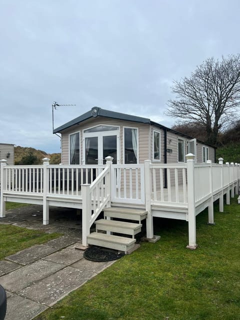 3 Bed Platinum Caravan PRESTHAVEN SANDS Nature lodge in Llanasa