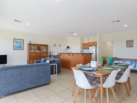 18 Turnberry Drive Casa in Normanville