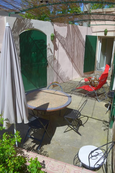 Patio, BBQ facilities