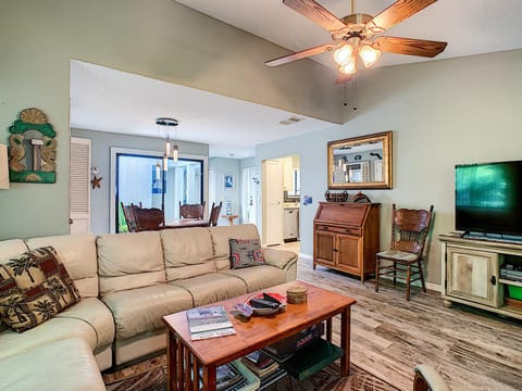 Tastefully decorated 2 bedroom 2 bath villa. Walking distance to the beach. S4410 Villa Condo in Edgewater