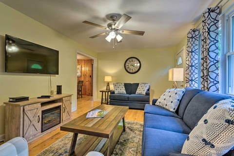 Quiet Asheville Home Near Appalachian Trail and Dtwn House in Asheville