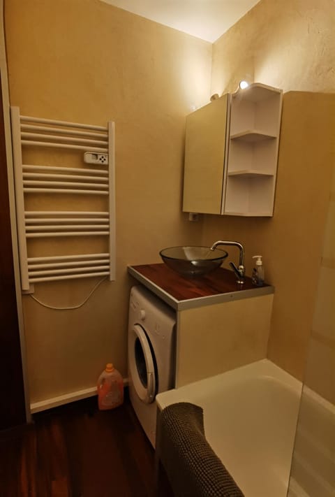 Bath, washing machine