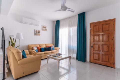 Diana's Heights by Prestige Bookings House in Peyia