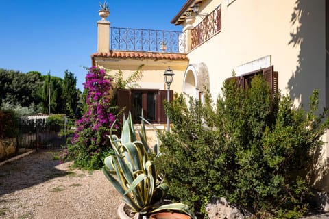 Property building, Facade/entrance, Garden