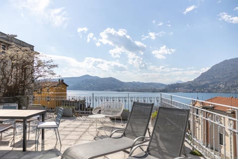 Balcony/Terrace, Lake view, Mountain view