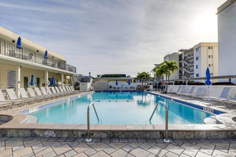 Beachfront Siesta Key Condo with Pool Access! Apartment in Siesta Beach