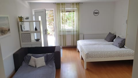 Studio EMMA Ljubljana - FREE parking, AC, Wifi Apartment in Ljubljana