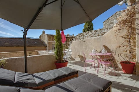 The authentic Bonnieux village house, jacuzzi - by feelluxuryholidays House in Bonnieux