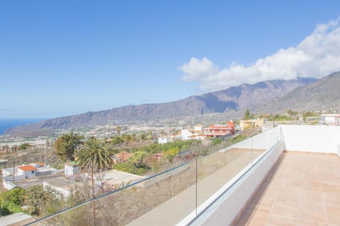 Balcony/Terrace, Mountain view