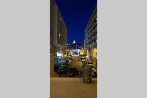 Appartement front Vieux Port tout option jacuzzi Apartment in Marseille