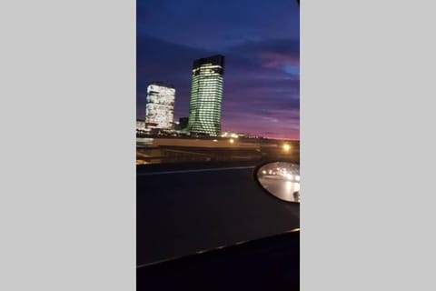 Appartement front Vieux Port tout option jacuzzi Apartment in Marseille