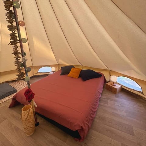 Le Tipi Glamour au bord de la rivière Luxury tent in Biganos