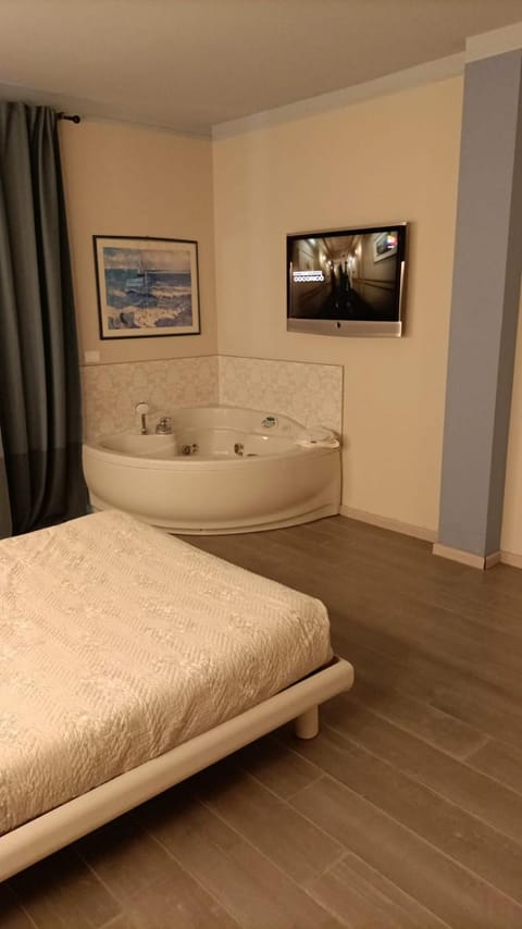 Garda Fantasy Apartment - JACUZZI Apartment in Desenzano del Garda