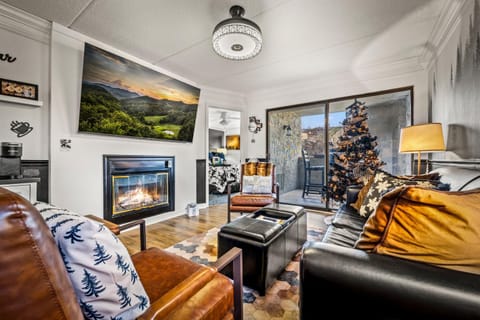 Corner Unit Balcony Free Tix LOCATION House in Gatlinburg