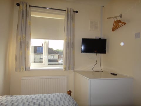 5 Beds, 1 sofa-bed, 2 Bthrm, 2 WC, Parking, Washer, Dryer Haus in Corby