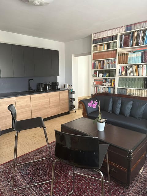 Library, Library, Kitchen or kitchenette, kitchen, kitchen