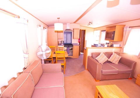 Caravan by Camber Sands 2 Terrain de camping /
station de camping-car in Camber