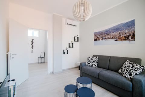 Living room, Seating area, air conditioner