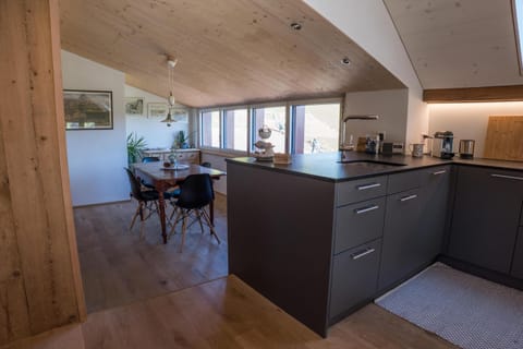 Dining area, kitchen