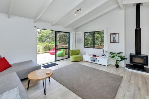 Lofty Te Haumi - Paihia Holiday Home House in Paihia