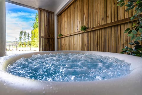 Hot Tub, Spa and wellness centre/facilities