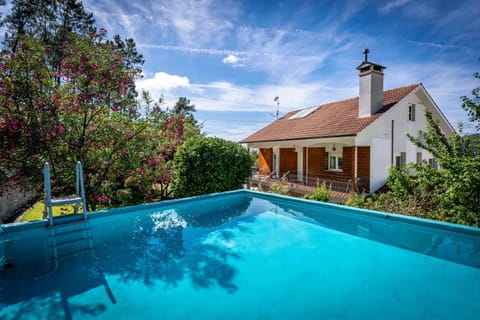 Property building, Garden, Garden view, Pool view, Swimming pool