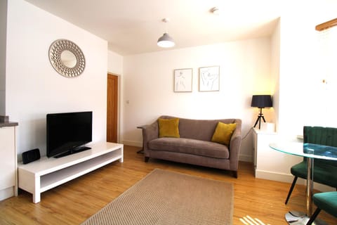 Corbiere House @ Short Stays Condo in Basingstoke