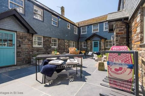 Inner courtyard view