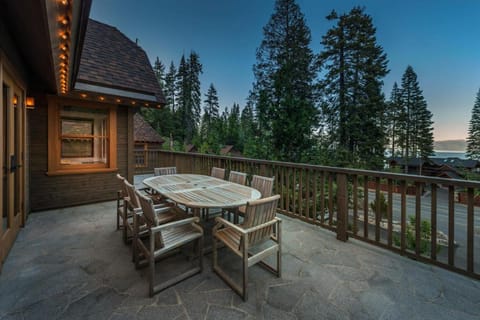 Property building, Patio, Balcony/Terrace