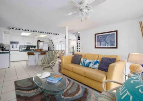 Spring Sale 4BR Home w heated pool 2 min to beach House in Destin