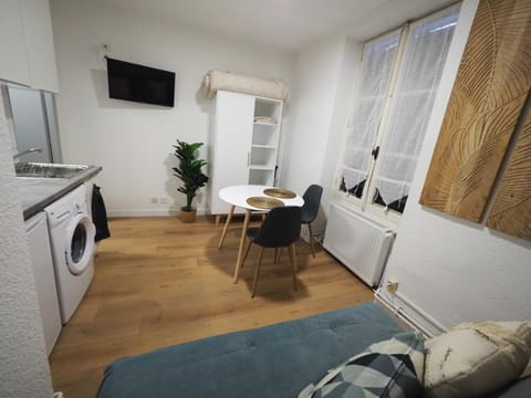 8 appartements - studio - F2 - WIFI gratuit Condo in Gien