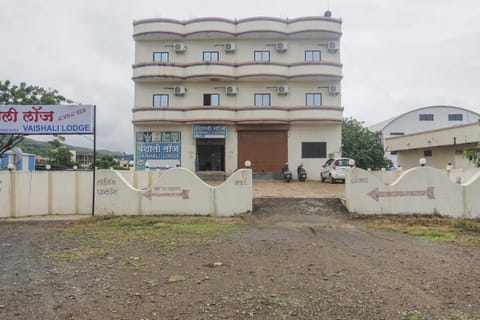 OYO Vaishali Lodge Hotel in Pune