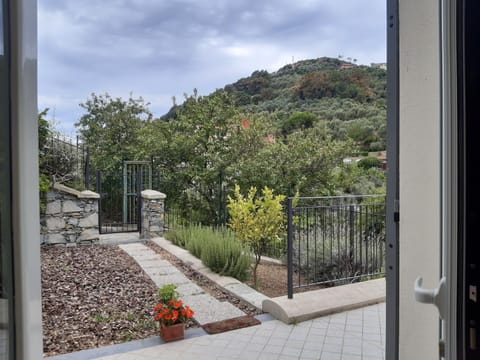 Balcony/Terrace, Mountain view