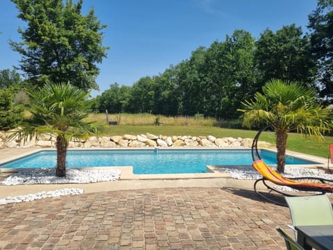 Villa avec piscine, jacuzzi et vue imprenable ! Villa in Centre-Val de Loire