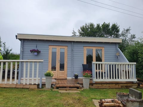 Property building, Garden, Balcony/Terrace
