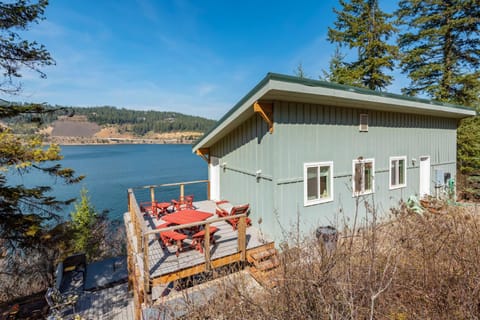 Two Lakefront Homes - Main Home & Private Floating Home House in Kootenai County