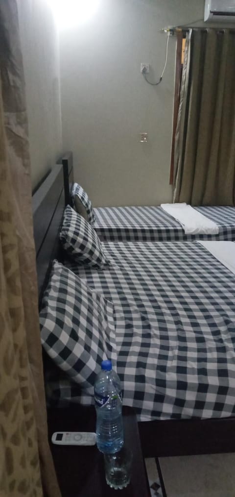 Hotel Travel Gulshan Bed and Breakfast in Karachi