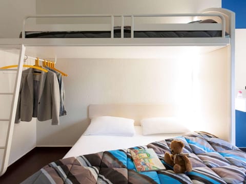 Photo of the whole room, On site