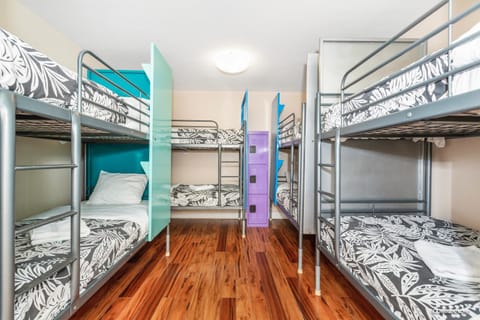 Bedroom, bunk bed