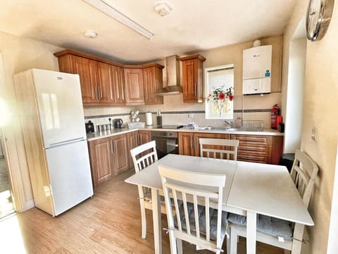 Patio, Kitchen or kitchenette, Dining area