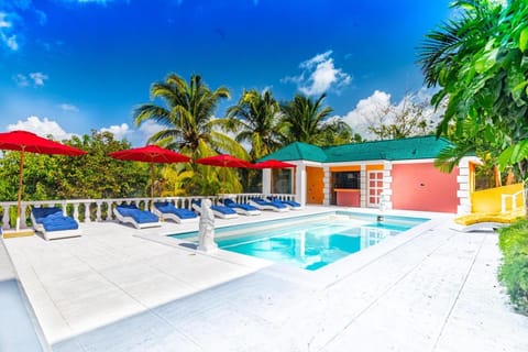 Parrot Cottage at Viking Hill - Love Beach Condo in Nassau