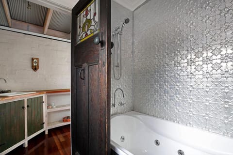 Little Haven Leura Cottage with Spa Bath and BBQ House in Katoomba