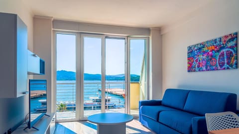 View (from property/room), Living room, City view, City view, Sea view