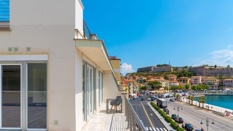 Balcony/Terrace, City view, Street view
