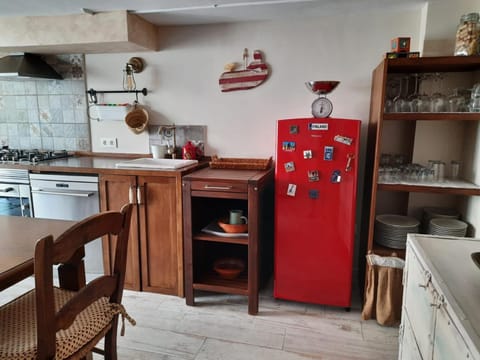 Un apartamento vacacional con detalles de un hogar Condo in Mairena del Aljarafe